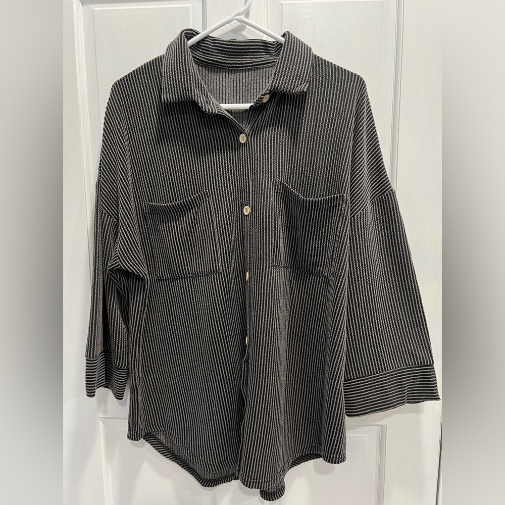 UNBRANDED Gray & Black Stripe Textured Heavy Button Down SIZE LARGE Pre Loved